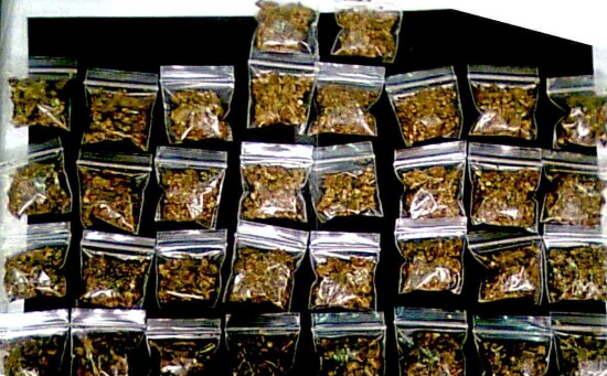 La policía le aseguró tres dosis de cannabis