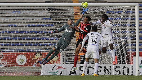 NECAXA PIERDE EL INVICTO