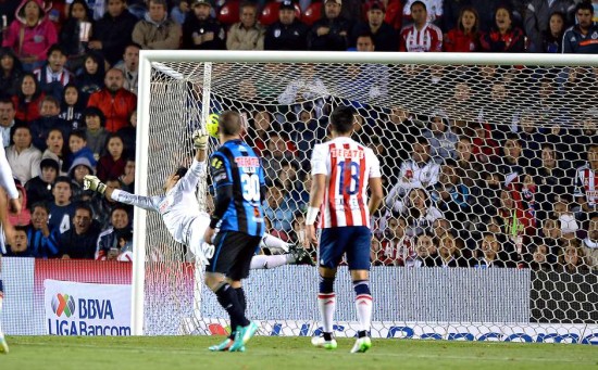 QUERETARO VENCE A CHIVAS