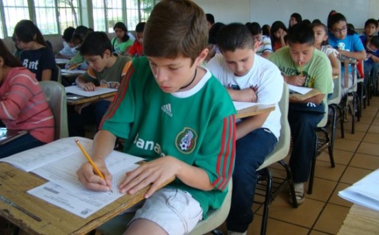 Garantizan un lugar a todos los egresados de secundaria