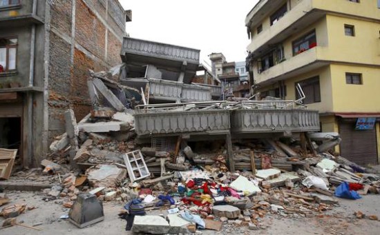 Llega a 8,604 cifra de muertos en Nepál por terremoto