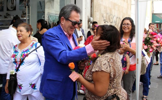 Reconoce el Gobernador aportación de las madres a la cohesión social