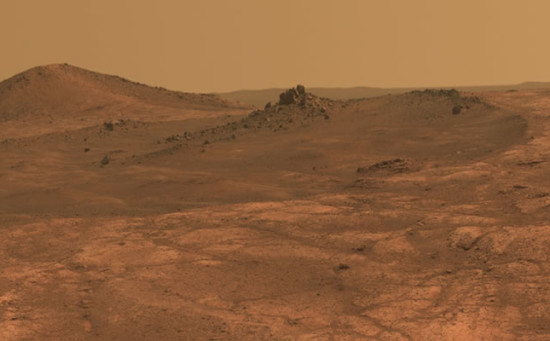 Opportunity observa un raro cráter en Marte