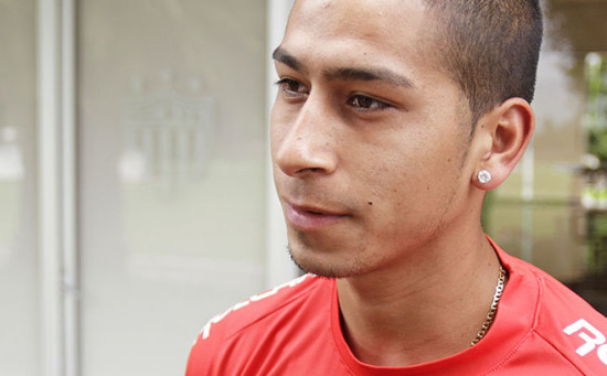 Vestir esta playera y este escudo con mucho honor; Benjamín Joya