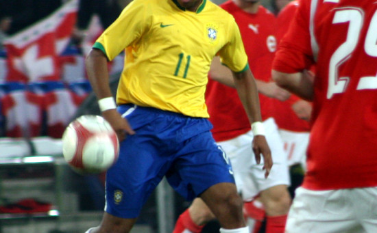 Cruzeiro se une al Queretaro en la puja por Robinho.