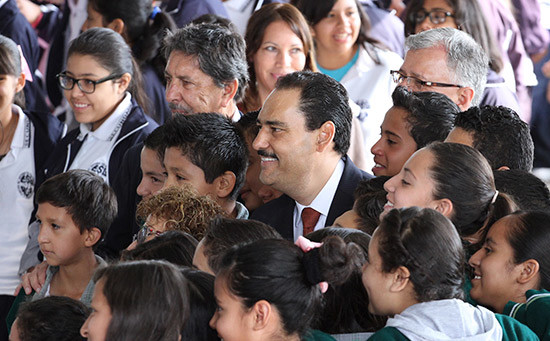 Honores con la gente buena