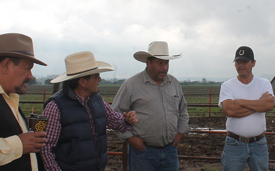 Delegado de SAGARPA realiza visita de trabajo con productores de Pabellón de Arteaga