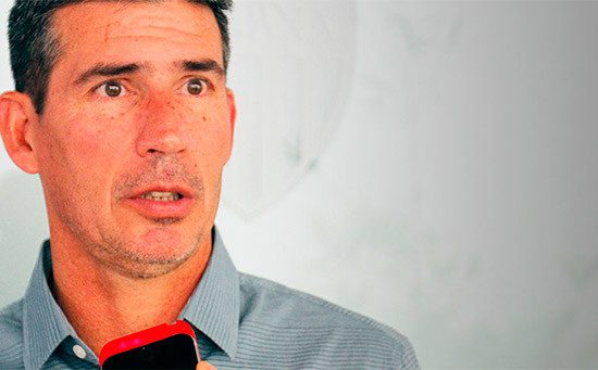 Cubrir la defensa central; Eduardo de la Torre