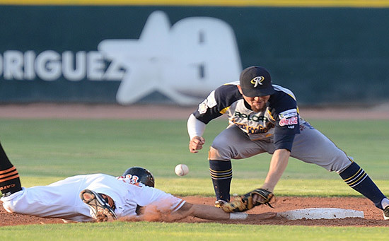 Con tres jonrones vaqueros gana la serie a rieleros: 10 – 4