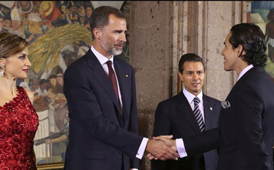Diego Silveti con los Reyes de España