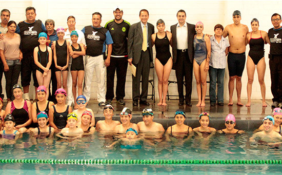 Brinda gobierno municipal terapia de rehabilitación física en alberca pública