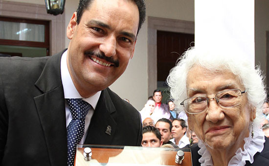 Selecciona gobierno municipal a las ganadoras del premio Dolores Castro 2015