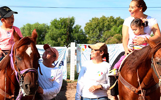 Supervisa la presidenta del DIF municipal el programa de rehabilitación de equinoterapia