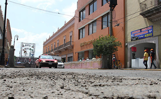 Gobierno municipal mejorará calles del centro con asfalto
