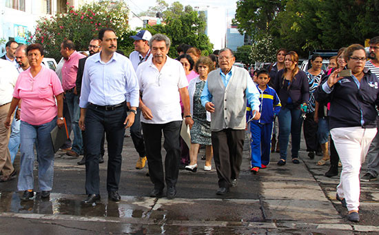 Contribuye gobierno municipal en la mejora de infraestructura en la colonia de las flores