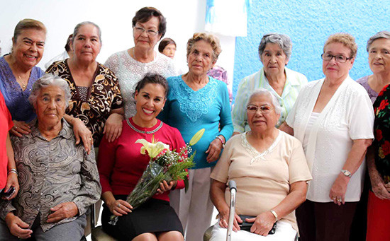 Mantiene DIF cercanía con integrantes de clubes de la tercera edad