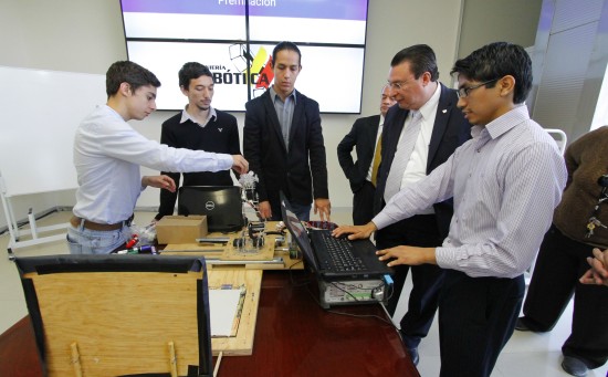 Estudiantes de la UAA ganan concurso de Robótica