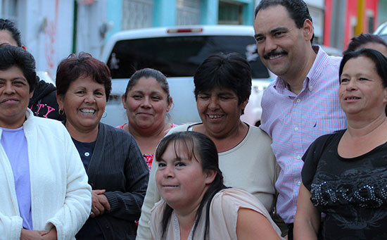 Atiende gobierno municipal necesidades de vecinos de la colonia del Carmen