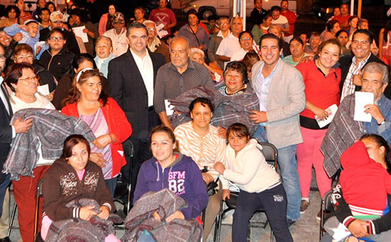 Provee gobierno municipal apoyos sociales a familias de escasos recursos
