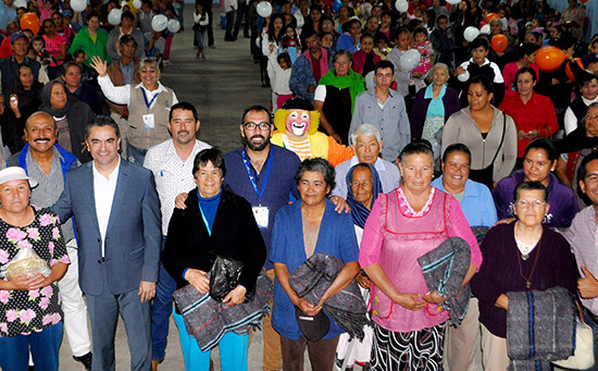 Dota municipio de Aguascalientes de apoyos para temporada invernal a familias de escasos recursos