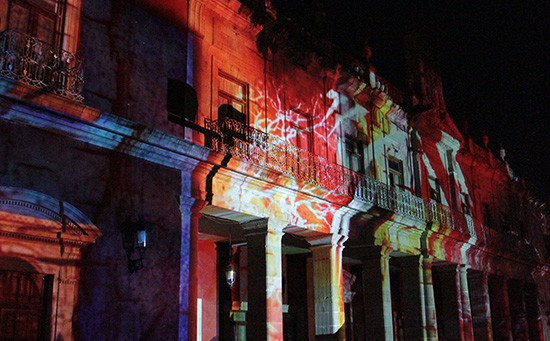 Supera expectativas el gobierno municipal con la novedosa proyección de mitos y leyendas a través del mapping