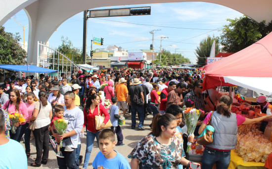 70 mil personas acuden a panteones en estas fechas