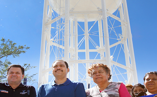 Alcalde entrega tanque elevado a los habitantes de la colonia Palomino Dena