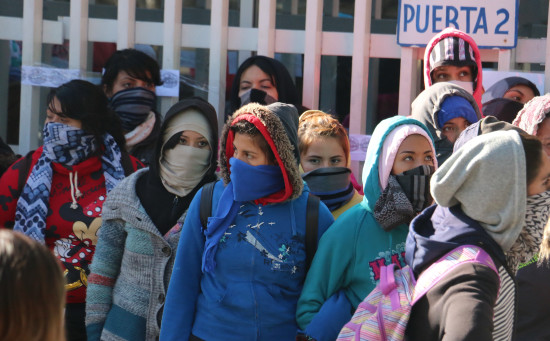 Normalistas toman al IEA y secuestran a 14 empleados