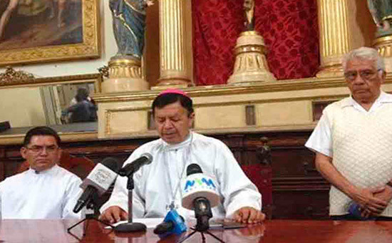 Obispo auxiliar en Oaxaca llama ‘expresiones del mal’ a bodas gay