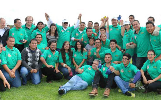 NASA entrega certificado a estudiantes de Aguascalientes tras crear satélite