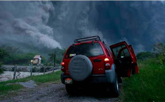 Cientos de personas son evacuadas por la actividad del volcán de Colima