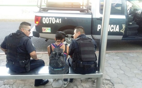 Policías Municipal frustran suicidio en plena López Mateos